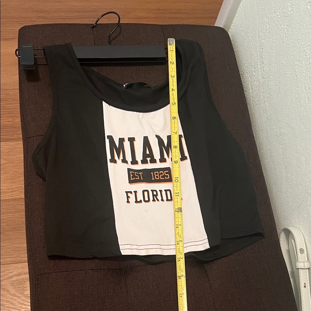 #1270=Black and White Miami Crop Top - Picture 2 of 9